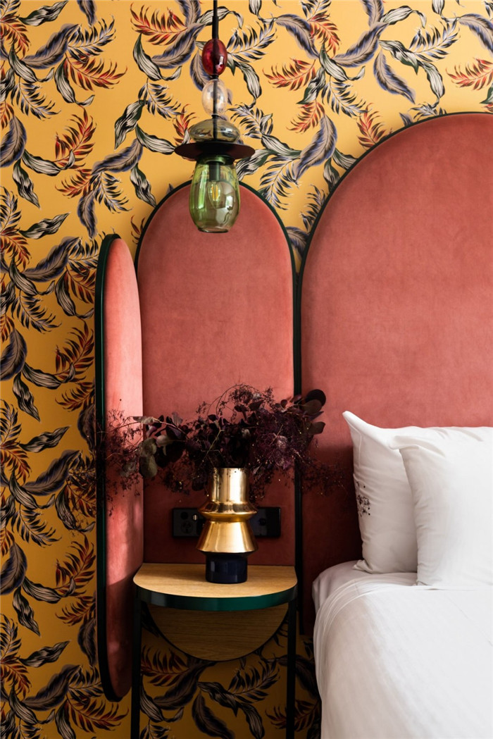 專(zhuān)業(yè)做酒店的設(shè)計(jì)公司勃朗分享Ovolo藝術(shù)酒店客房床頭軟包設(shè)計(jì)實(shí)景圖