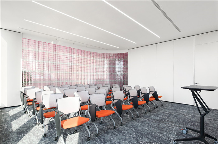 時尚未來感極強(qiáng)的科技集團(tuán)總部辦公樓展廳設(shè)計方案