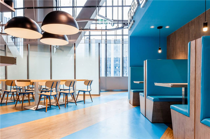 科技感十足的阿里巴巴河馬機器人主題餐廳設計