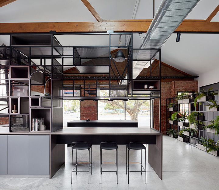 極簡工業(yè)風國外設(shè)計公司辦公室裝修設(shè)計方案