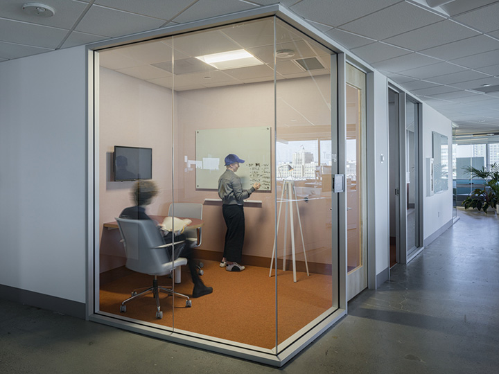 高效靈動多元的醫(yī)療保健科技公司辦公設(shè)計方案