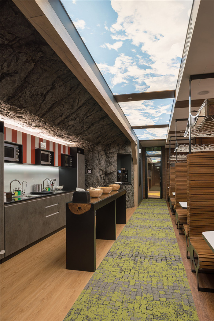 河南知名設計公司分享創(chuàng)意森林主題網絡公司辦公室裝修