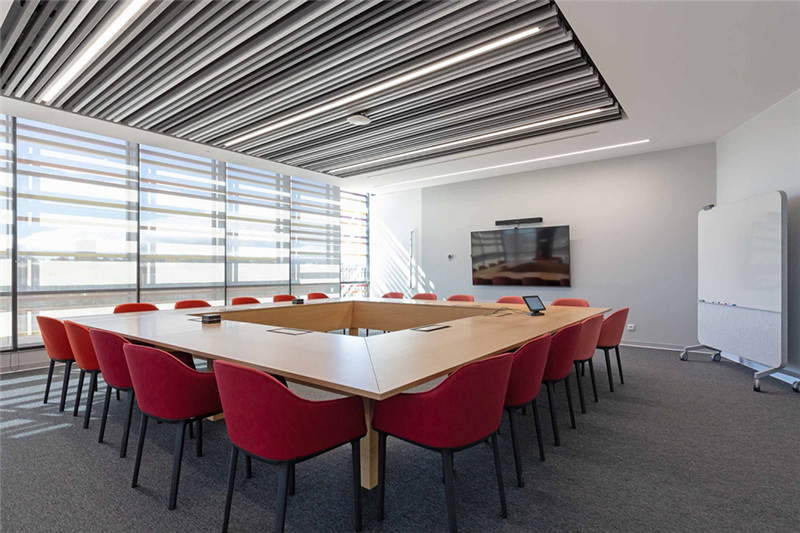 零售業(yè)歐尚集團(tuán)總部簡約黑白灰辦公設(shè)計(jì)方案 