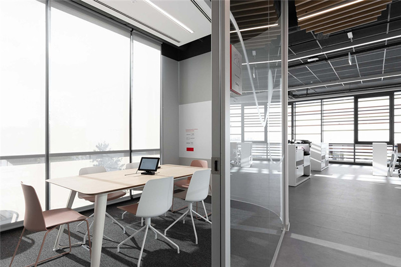 零售業(yè)歐尚集團(tuán)總部簡約黑白灰辦公設(shè)計(jì)方案 