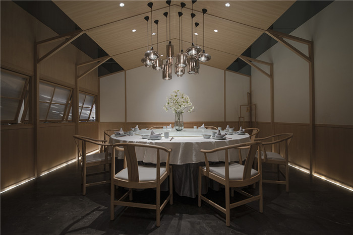 北京岸鄉(xiāng)餐廳設(shè)計   地道湖南菜餐廳的現(xiàn)代風韻