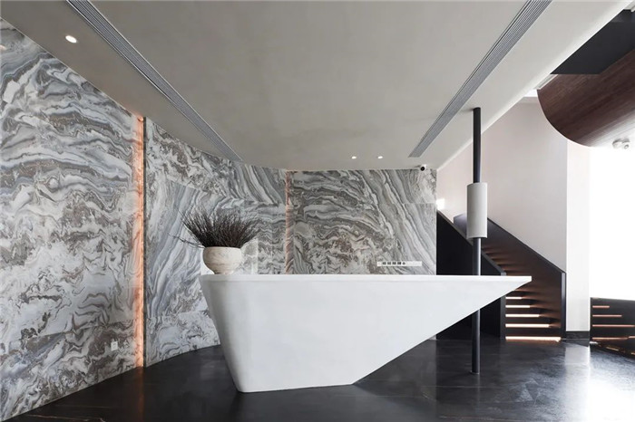 酒店大廳接待臺設計-國內(nèi)先鋒酒店設計 安徽蕪湖泊樂藝術酒店設計賞析