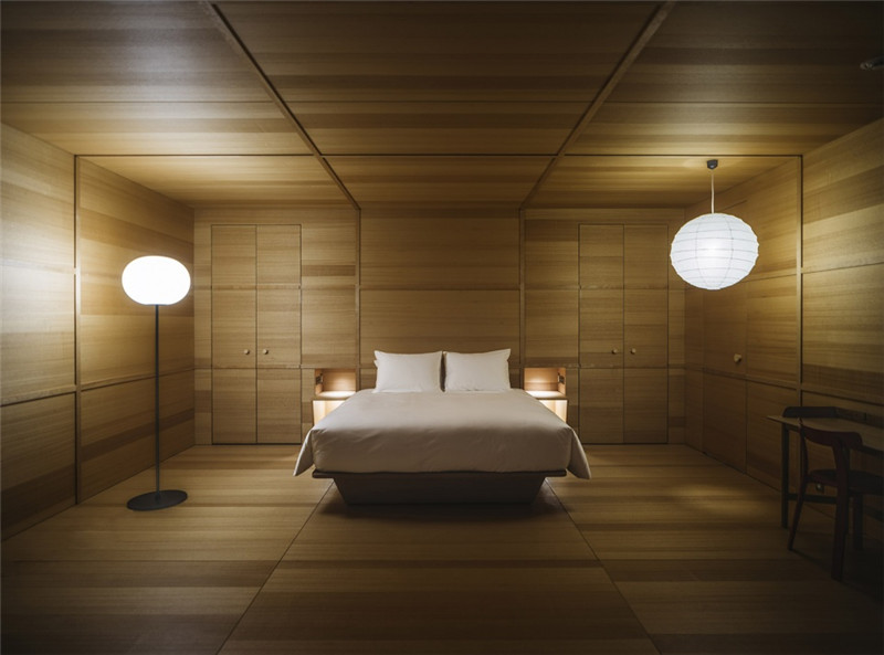 日本白井屋綠色工業(yè)風(fēng)酒店設(shè)計案例賞析