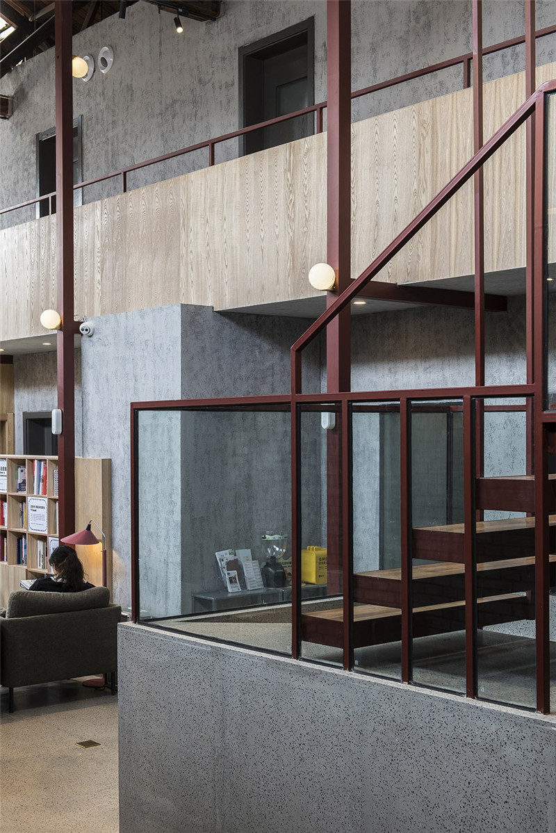 簡約工業(yè)風(fēng)老酒店翻新改造設(shè)計(jì)案例