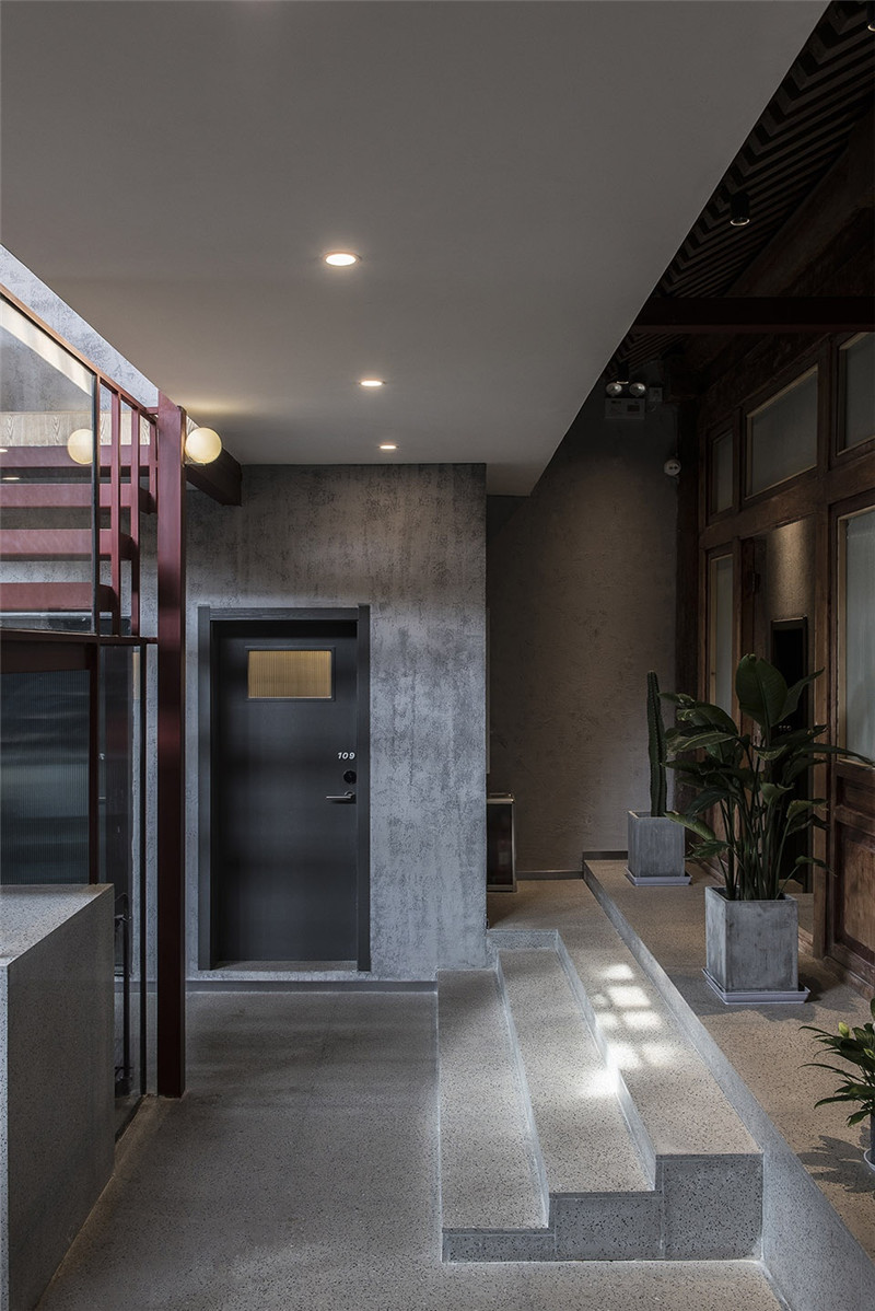 簡約工業(yè)風(fēng)老酒店翻新改造設(shè)計(jì)案例