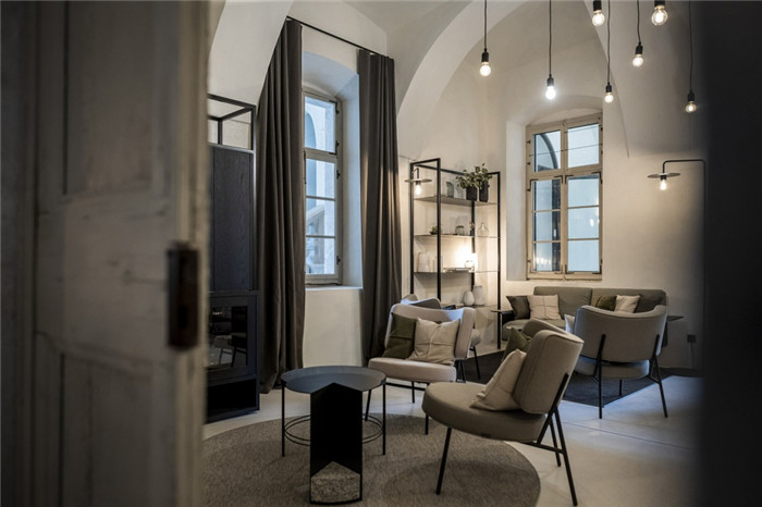 酒店大堂休閑區(qū)設(shè)計-獨(dú)具特色的Monastero Arx Vivendi度假酒店設(shè)計