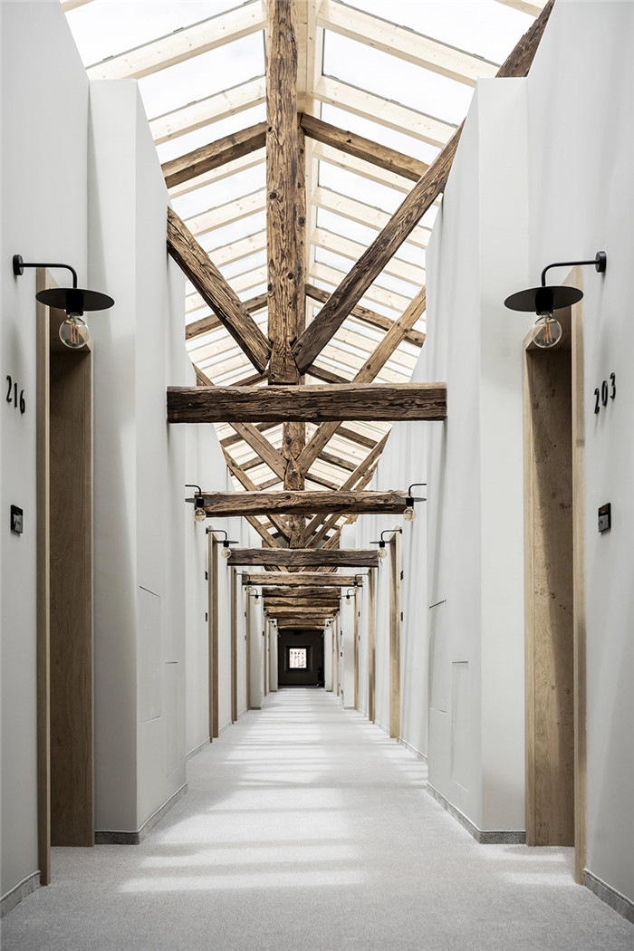 獨(dú)具特色的Monastero Arx Vivendi度假酒店設(shè)計