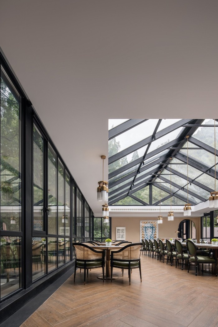 以城市文化為主題的復(fù)古風(fēng)賓館改造設(shè)計案例