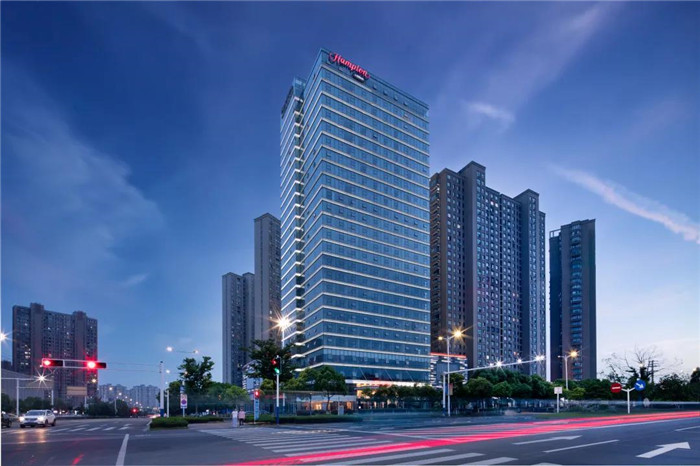 希爾頓歡朋簽約600家  中外混血酒店如何出圈？