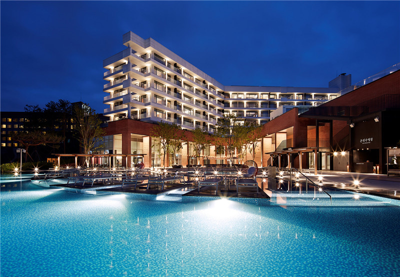 現(xiàn)代簡約風(fēng)Seolhaeone溫泉度假酒店設(shè)計賞析