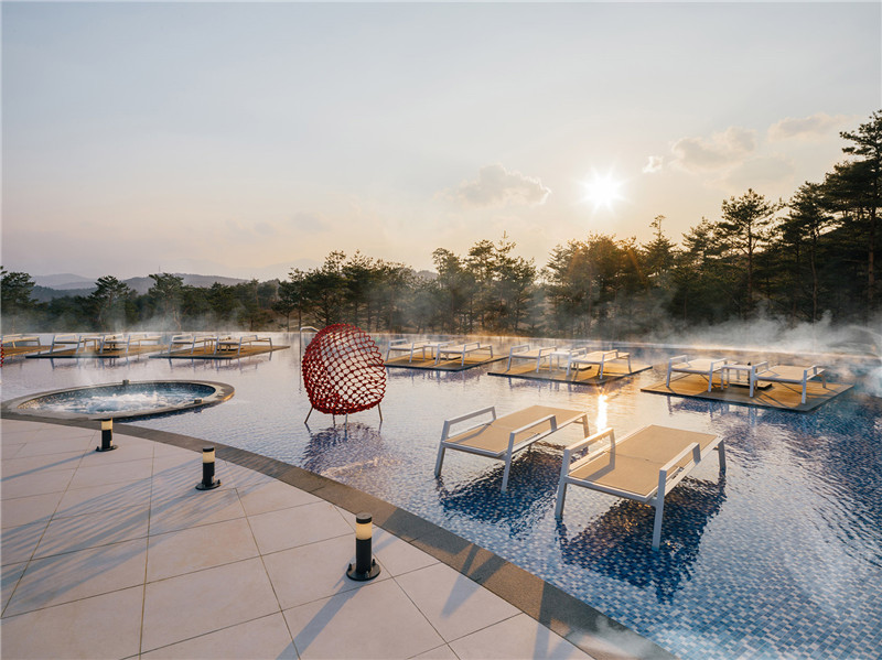 現(xiàn)代簡約風(fēng)Seolhaeone溫泉度假酒店設(shè)計賞析