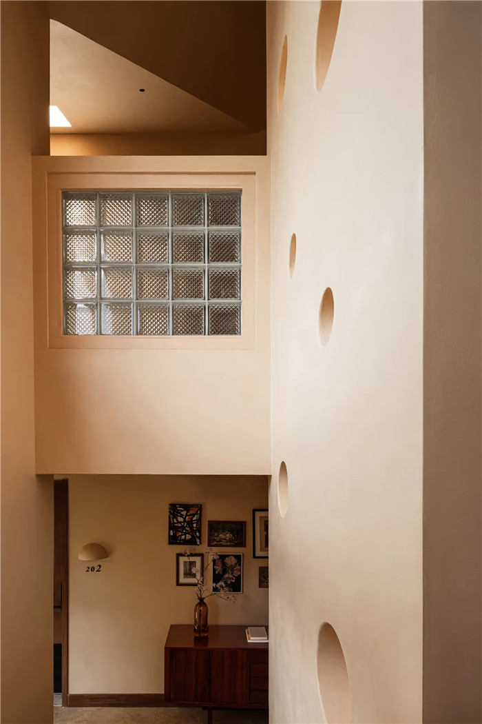 云南麗江瀘沽湖秋山酒店設(shè)計(jì)案例