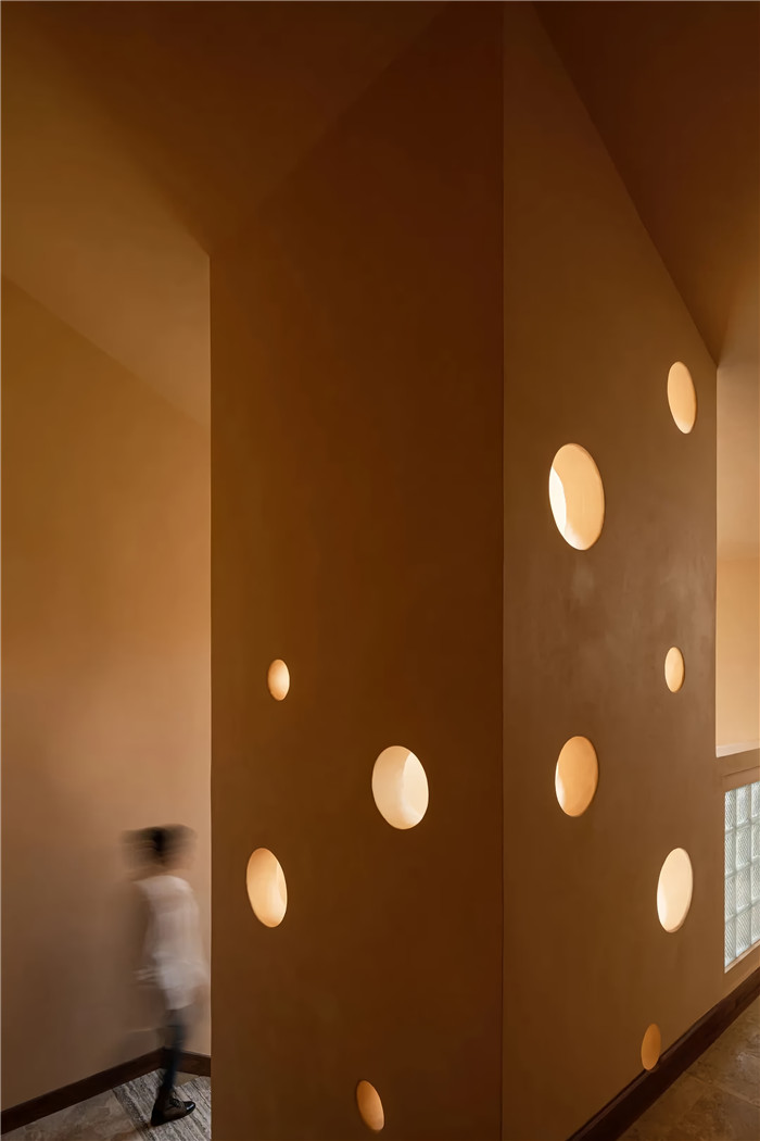 云南麗江瀘沽湖秋山酒店設(shè)計(jì)案例