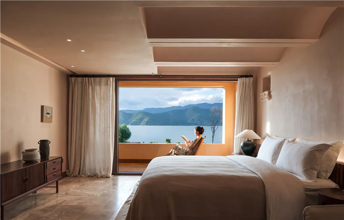 云南麗江瀘沽湖秋山酒店設(shè)計(jì)案例