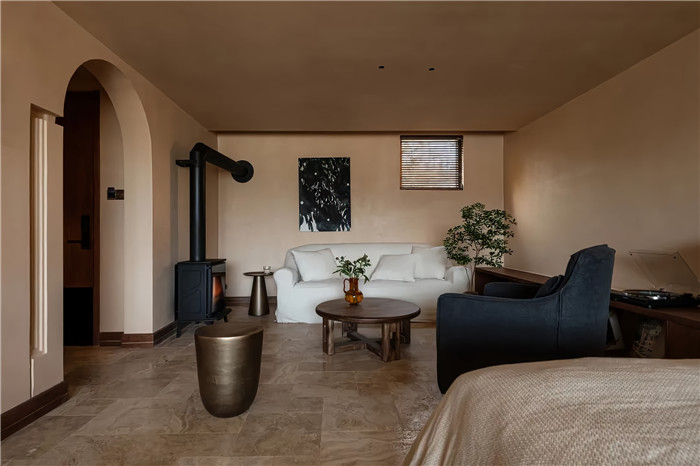 云南麗江瀘沽湖秋山酒店設(shè)計(jì)案例