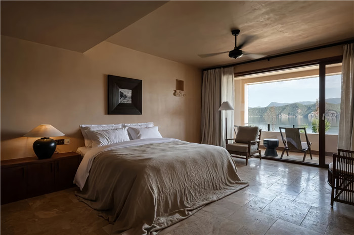 云南麗江瀘沽湖秋山酒店設(shè)計(jì)案例