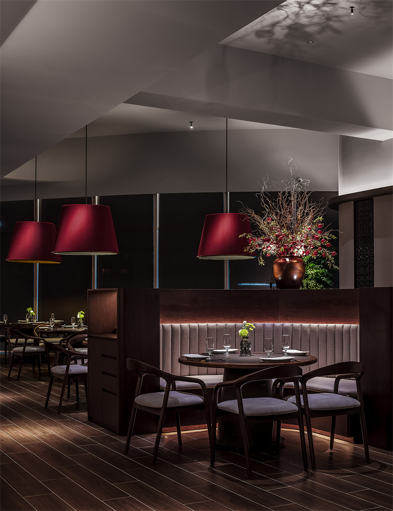 高端辦公商務(wù)區(qū)里的烤鴨店中餐廳設(shè)計方案