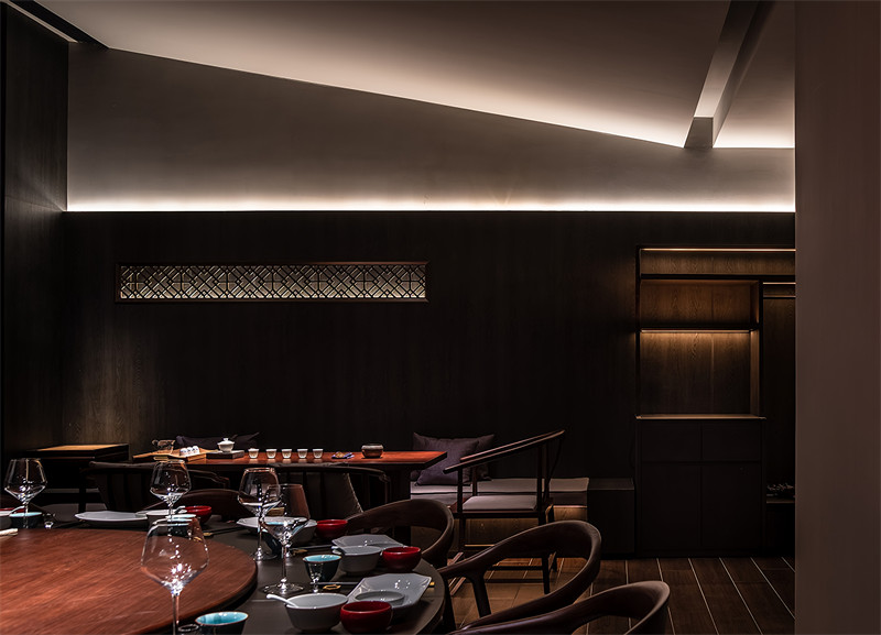 高端辦公商務(wù)區(qū)里的烤鴨店中餐廳設(shè)計方案