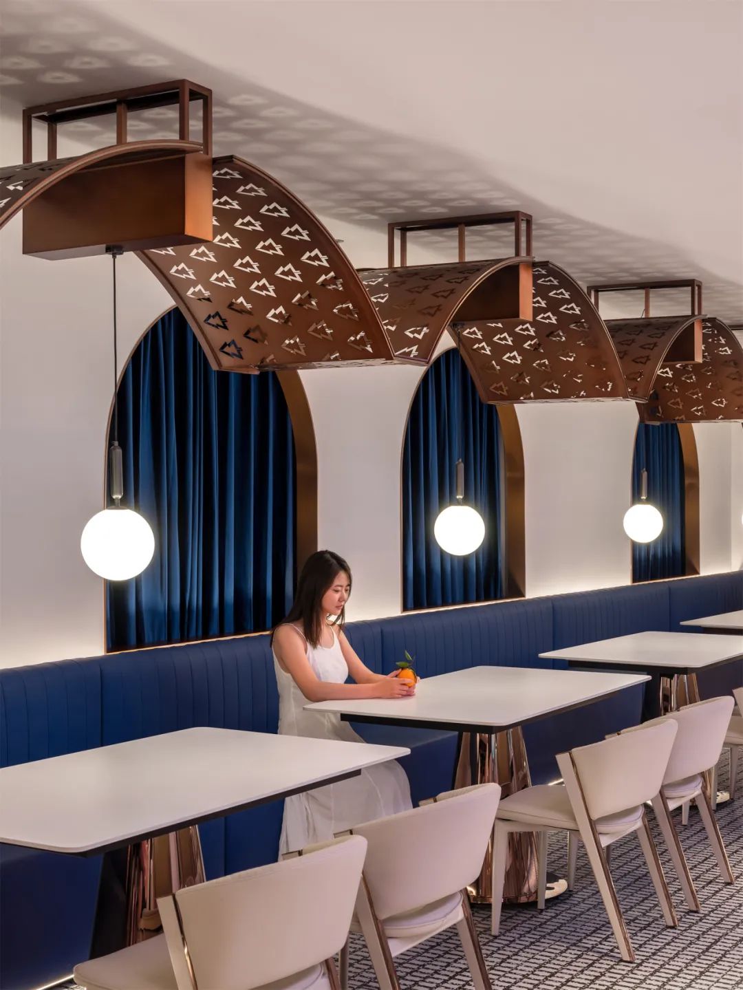 年輕時尚藝術(shù) 42°溫泉生活館設(shè)計案例