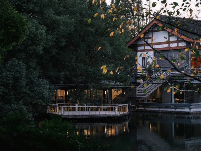 江南雅韻現(xiàn)代國(guó)風(fēng)  蘇州讒遇江南中餐廳設(shè)計(jì)